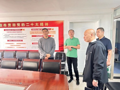 常山集團(tuán)黨委副書記何靈云到供銷公司、恒永公司、實(shí)業(yè)公司及棉四職工醫(yī)院、常山北明總部等企業(yè)進(jìn)行調(diào)研督導(dǎo)