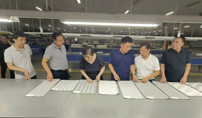 中國紡聯行業(yè)發(fā)展部和國家先進功能纖維創(chuàng)新中心領導到常山集團開展調研